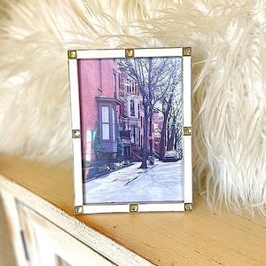 NEW 5X7 WHITE AND SILVER JEWELLED PICTURE FRAME WITH BLACK VELVET BACKING